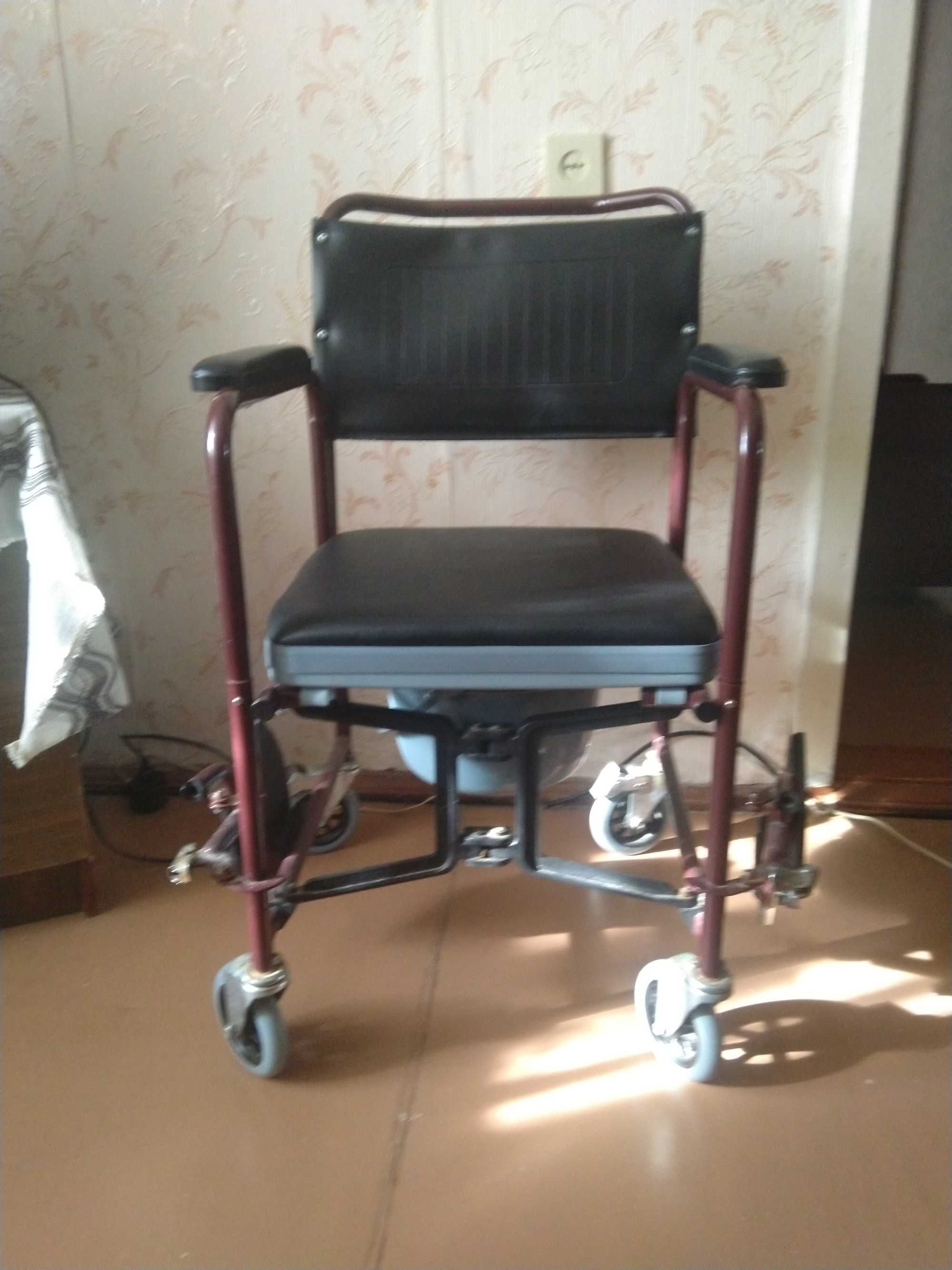 Санитарный стул для больных