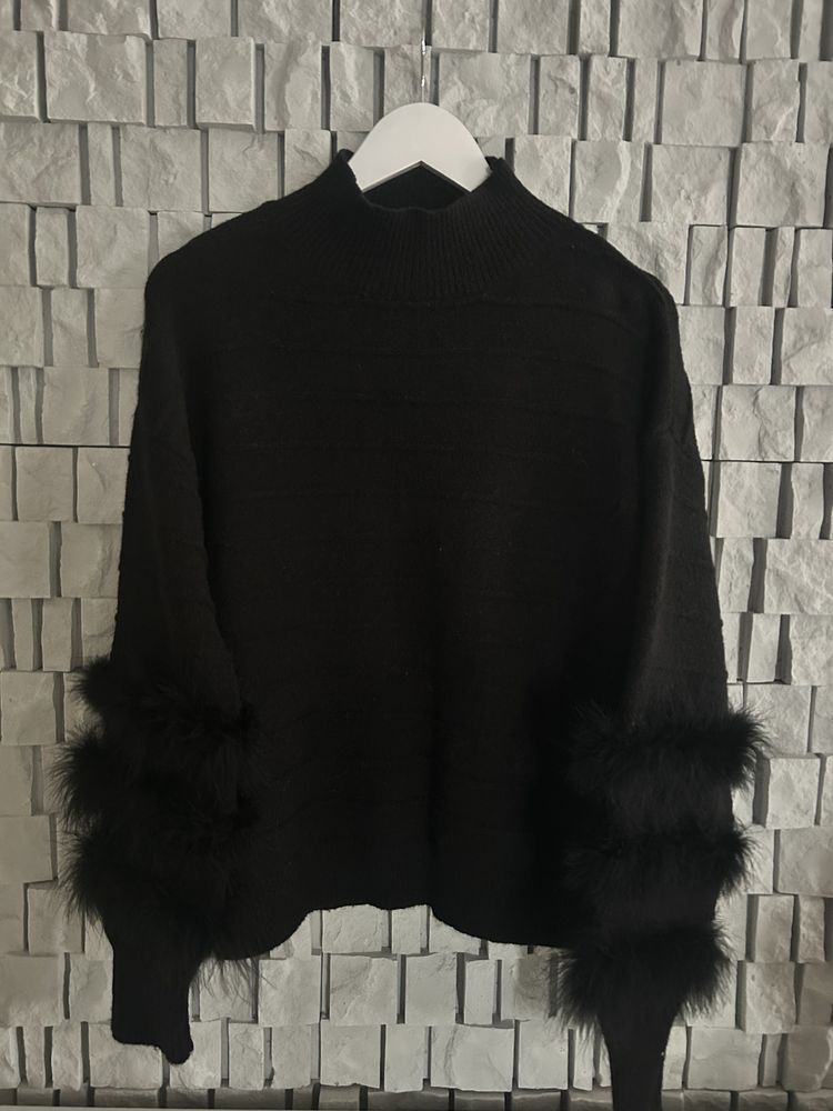 Sweter oversize z piórami
