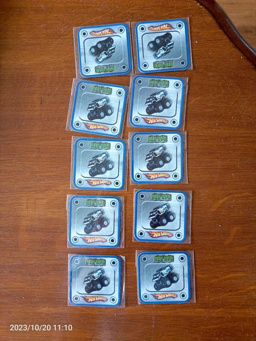 Hot wheels 10 magnesów na lodówkę 5x5 cm