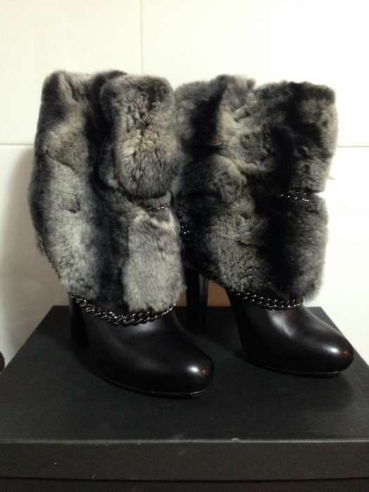 Botas em pele da famosa marca SHY novas