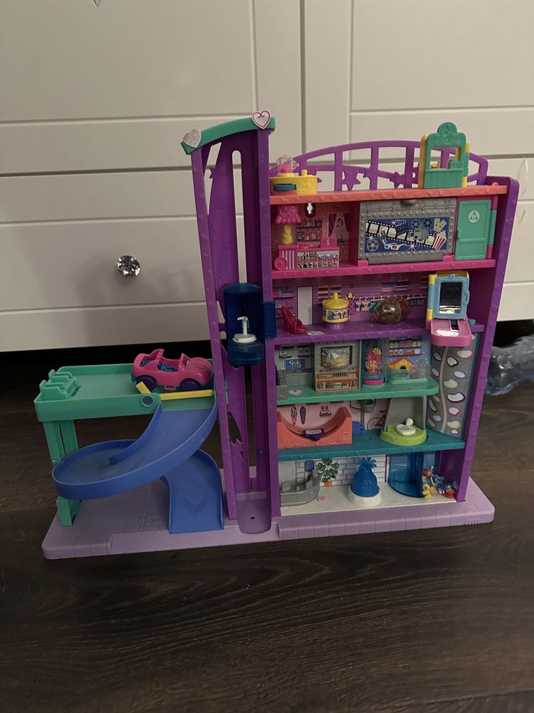 Polly Pocket zestaw market z laleczkami, samochodem,, dodatki.