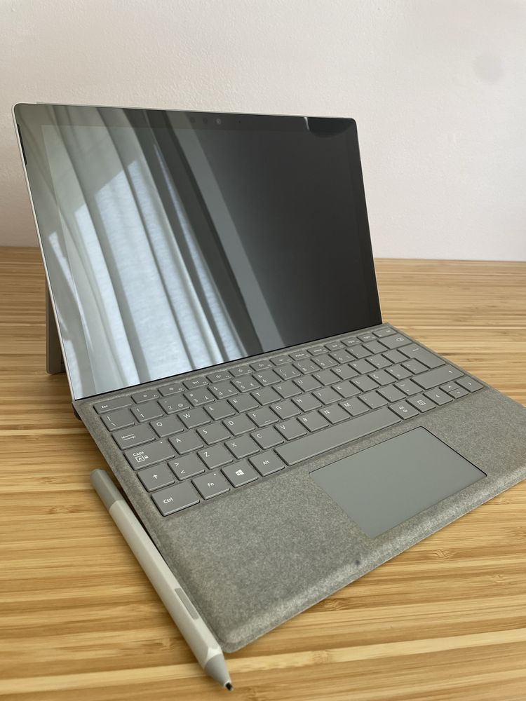 Surface Pro 6, Teclado e Caneta. Com oferta de Capa e Bolsa