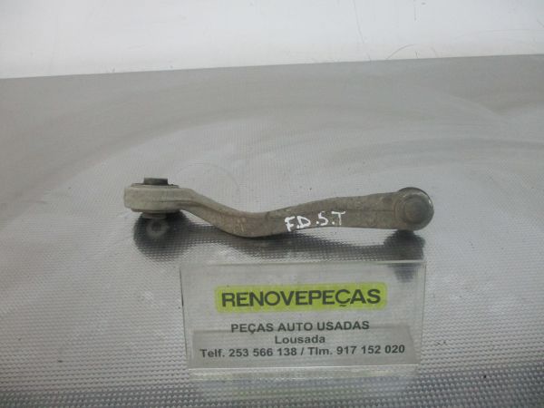 Braço de suspensão frente direito VOLKSWAGEN Passat (3B3)