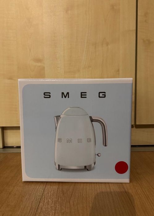 Chaleira Elétrica Smeg Vermelha , 1.7L NOVA/EMBALADA