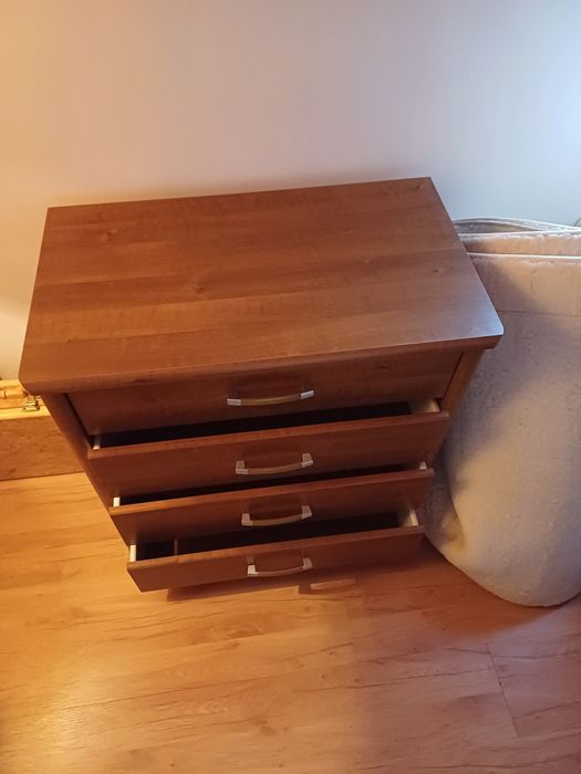 Komplet łóżko + szafki nocne + komoda + lampa