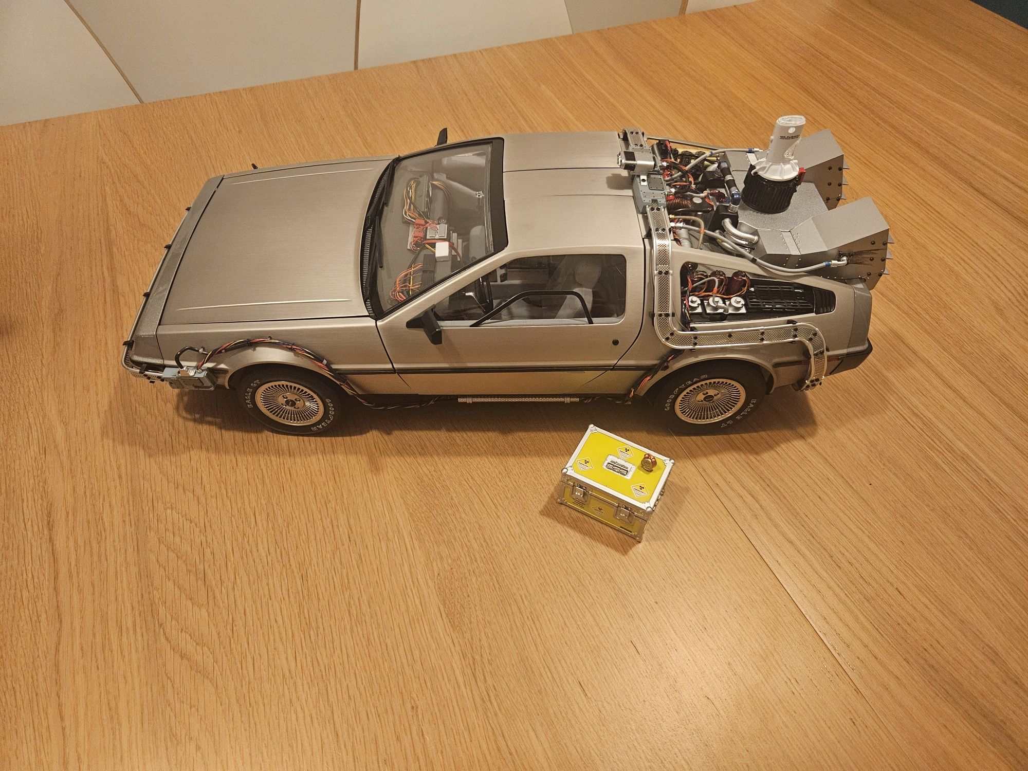 Carro delorean Regresso ao Futuro | escala 1:8