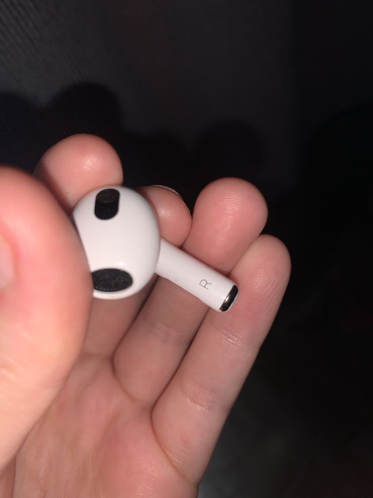 Правий навушник AirPods 3