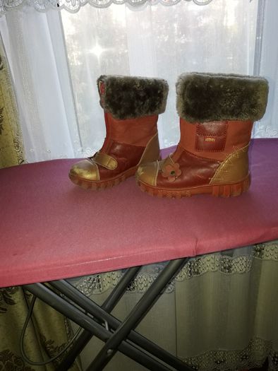 Зимние кожанные сапоги (ботинки) фирмы "Котофей"