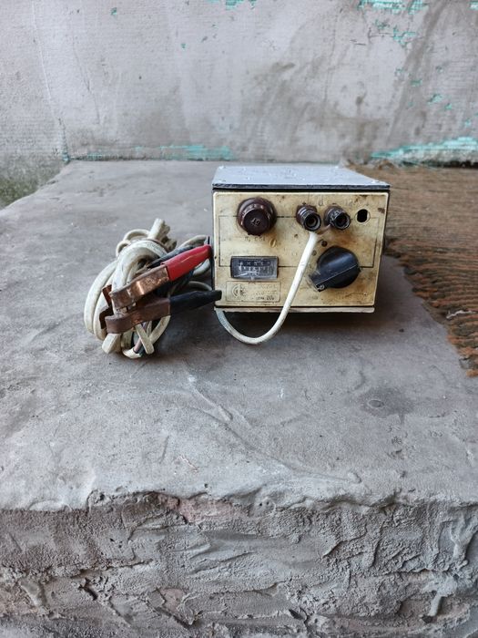 Продам зарядное устройство