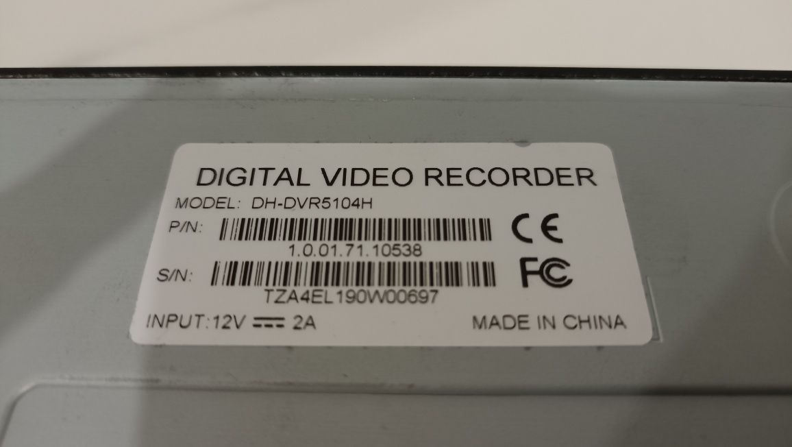 Dahua DH-DVR5104H видеорегистратор + блок + video balun LLT-201C-1 4шт