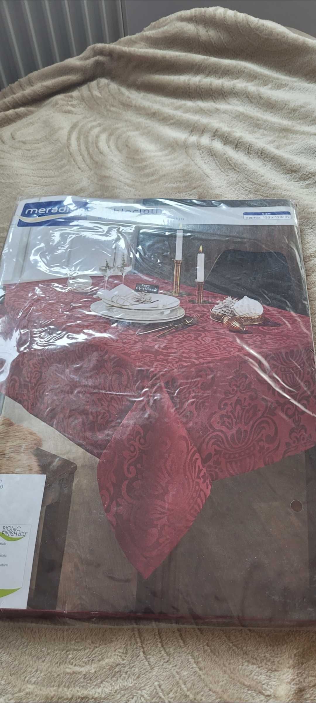 Piękny obrus z żakardowym wzorem Bordowy 130x170cm