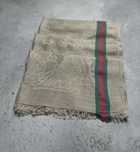 Szalik gucci , burberry
