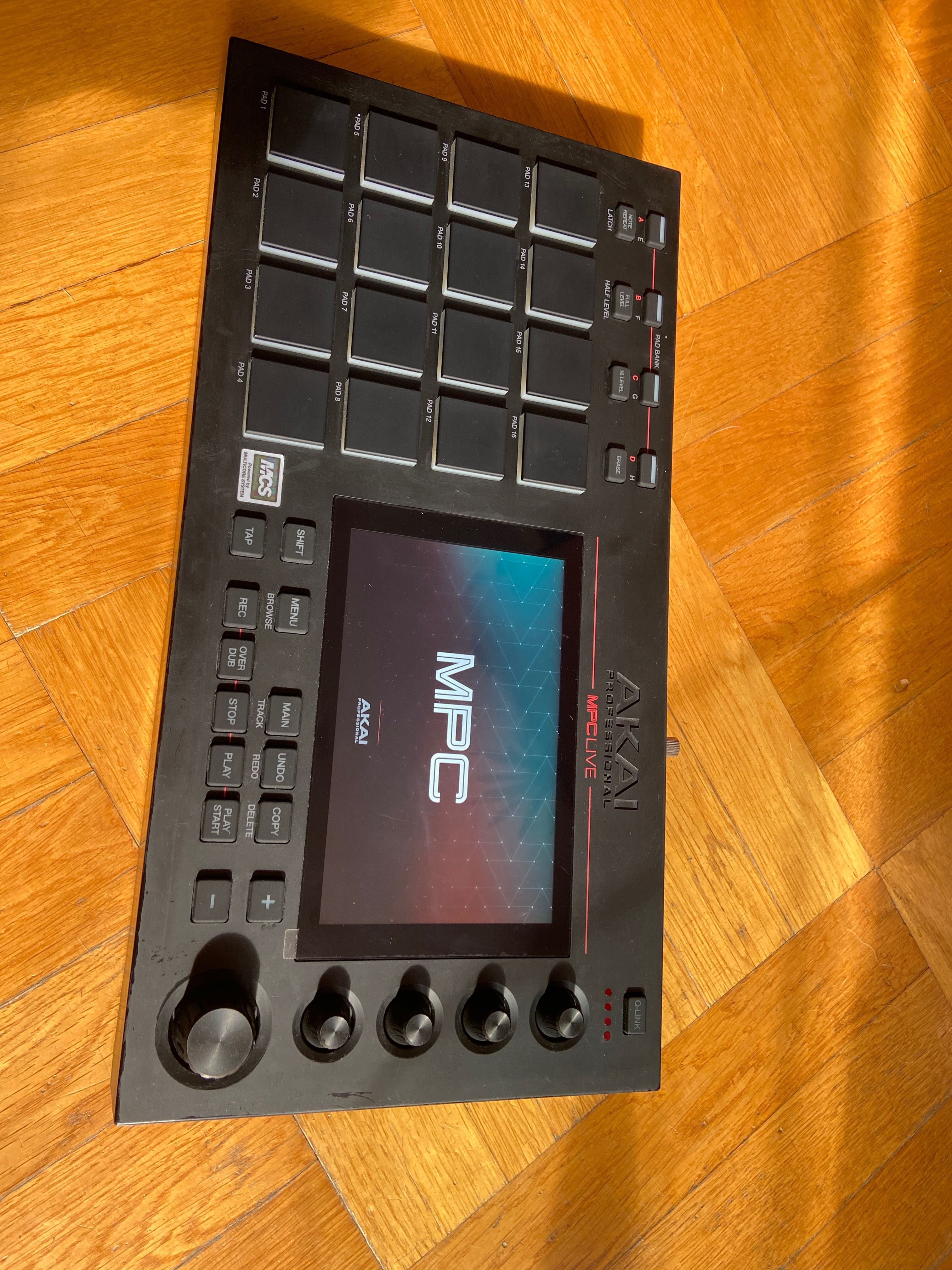 Akai MPC Live + SSD + Hardcase