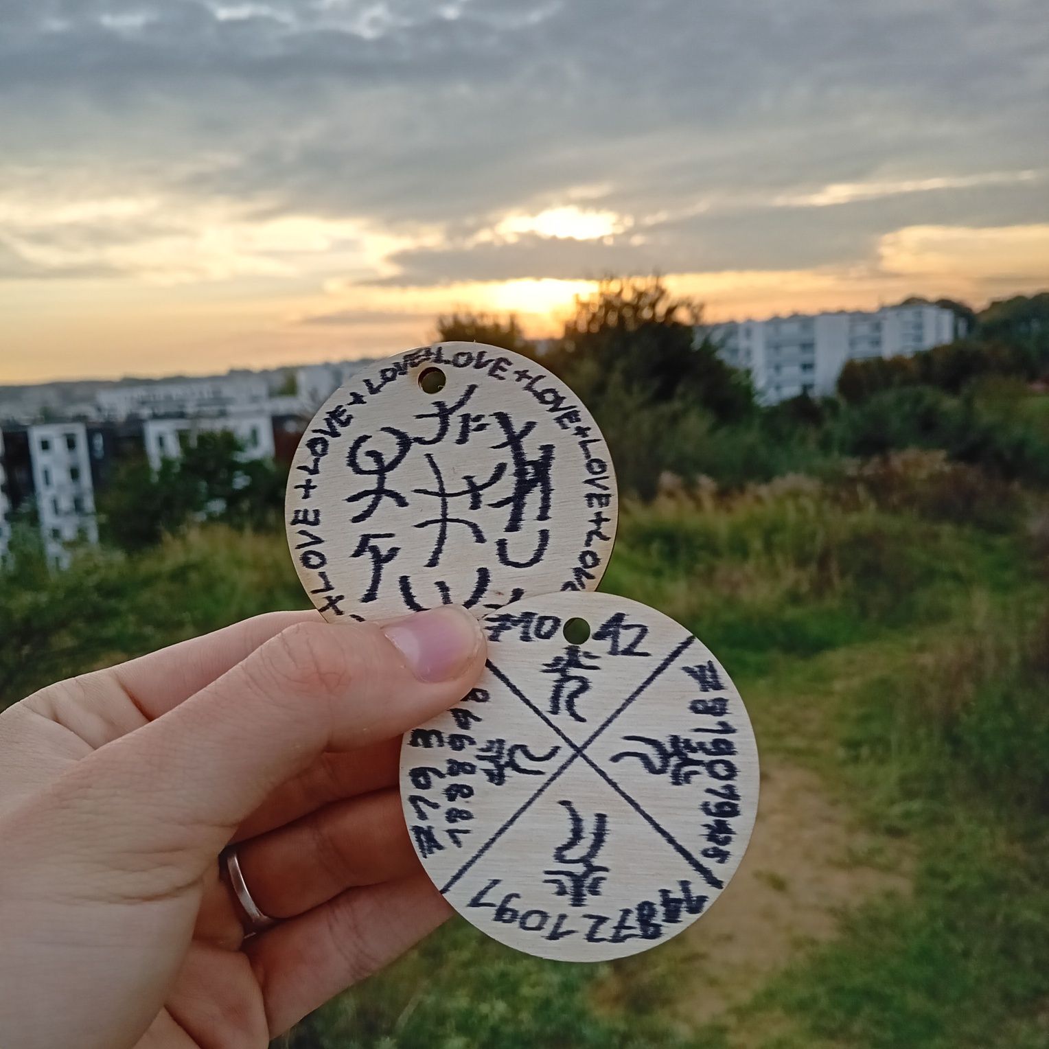 Magiczny talizman z kodami do matrixa