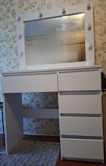 Туалетний столик