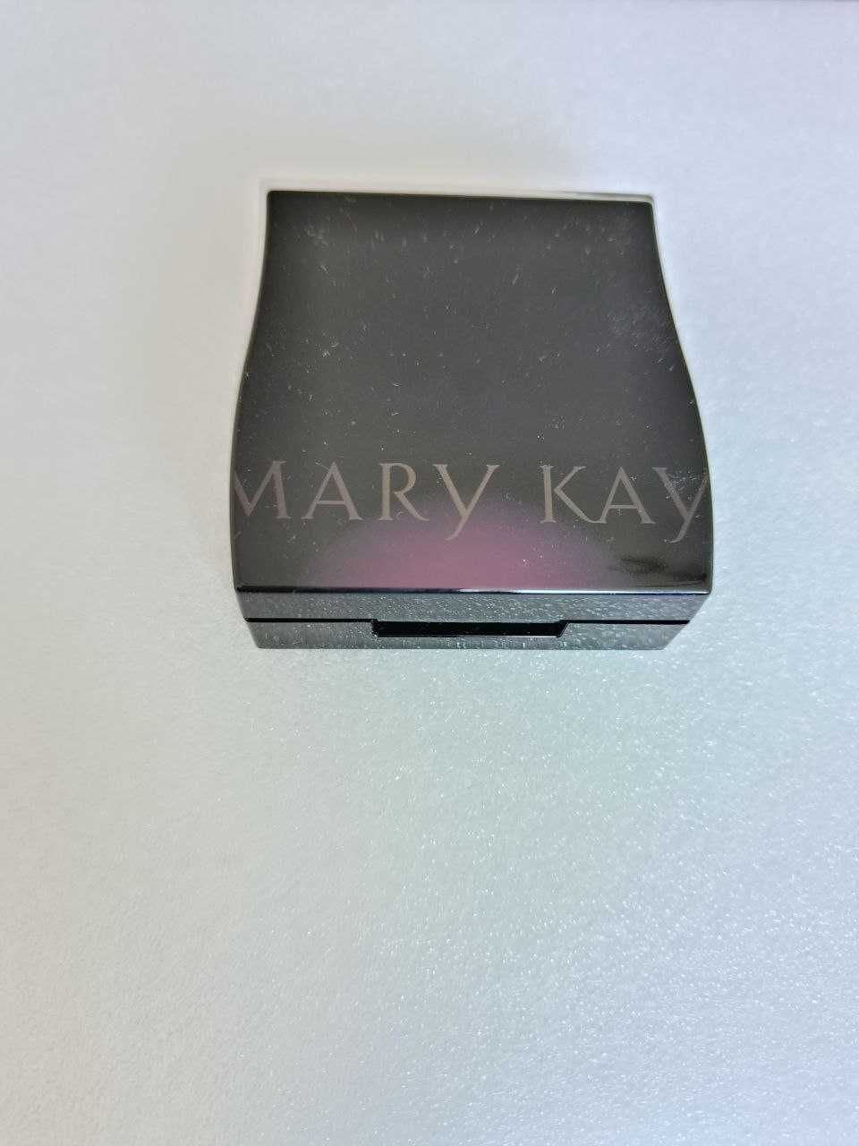 Компактний міні-футляр Mary Kay