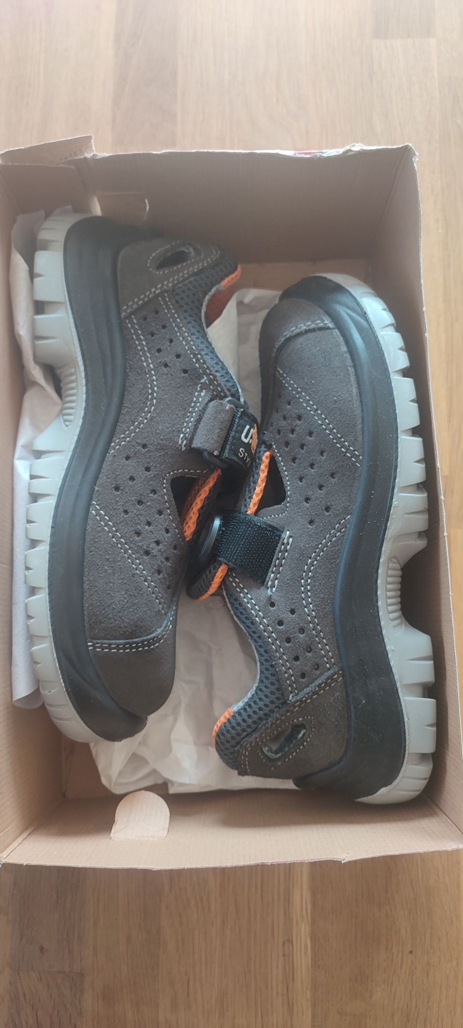 Buty BHP rozmiar 37, wkładka 25 cm, długość stopy 24.7 cm.