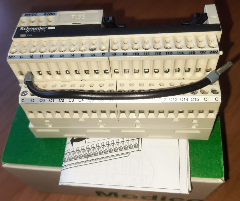 Schneider TELEFAST ABE7E16EPN20 (для TM3DI32K (16)) Кабель HE-10 20pin