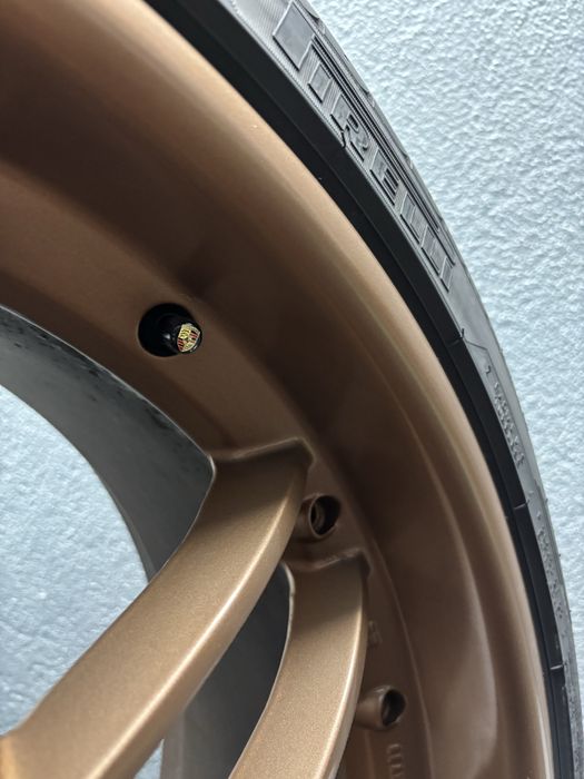 Jantes Porsche Cayenne 22x130 com pneus Pirelli