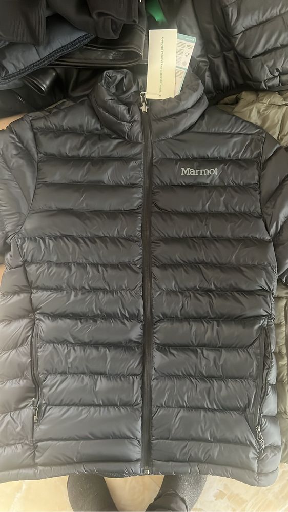 Куртка Marmot розмір S,M …………………………………………………………………………………………………………………..