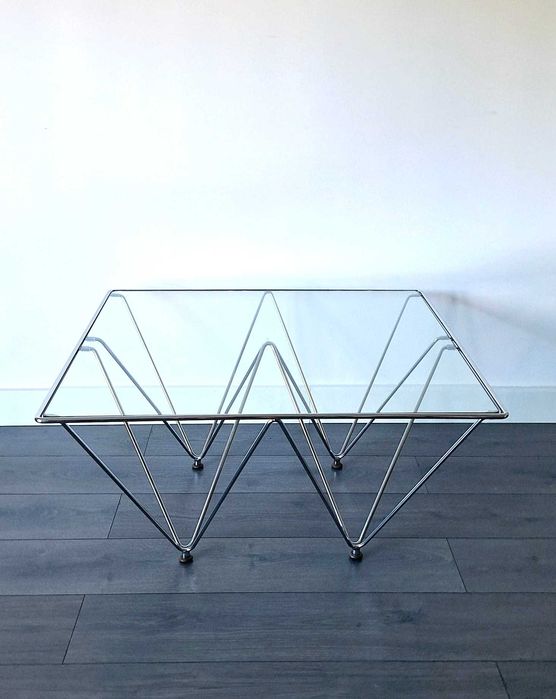 Mesa de centro vintage cromada com vidro. Vintage coffee table