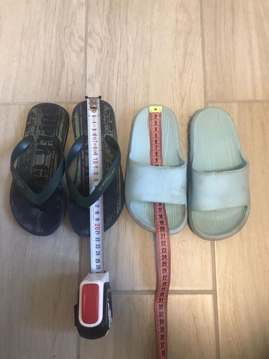 Шльопанці  та крокси на хлопчика