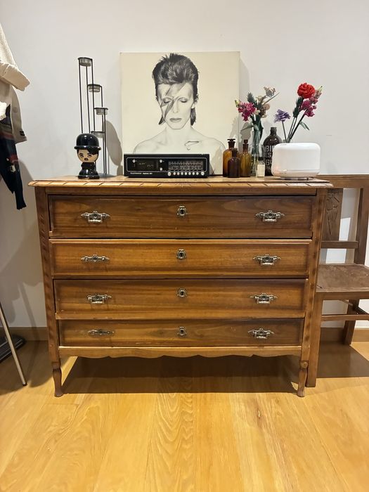 Comoda com 4 gaveta vintage