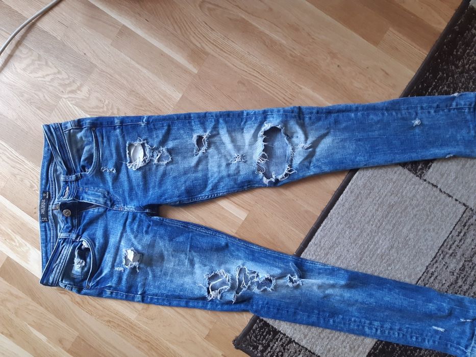 Продам фирменные модные джинсы рванки Zara Terranova