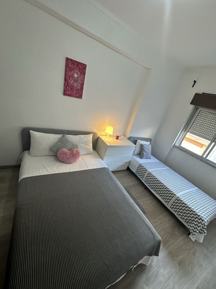 QUARTO no Barreiro cama casal + cama solteiro