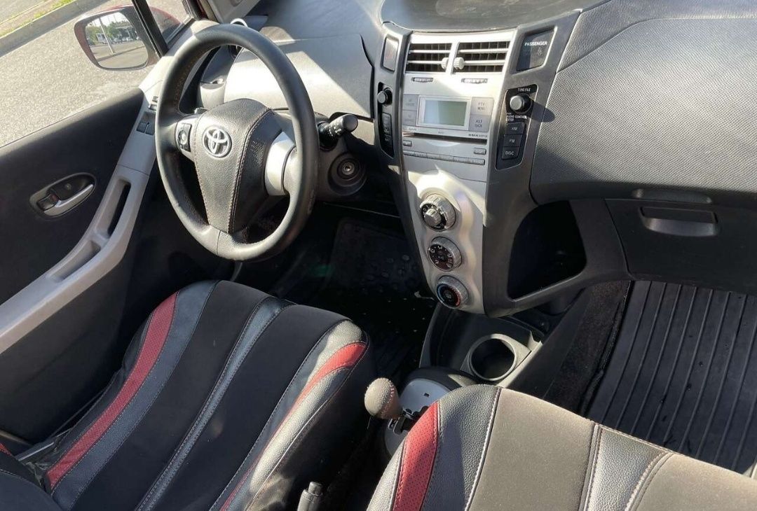 Продам Toyota Yaris (2008)