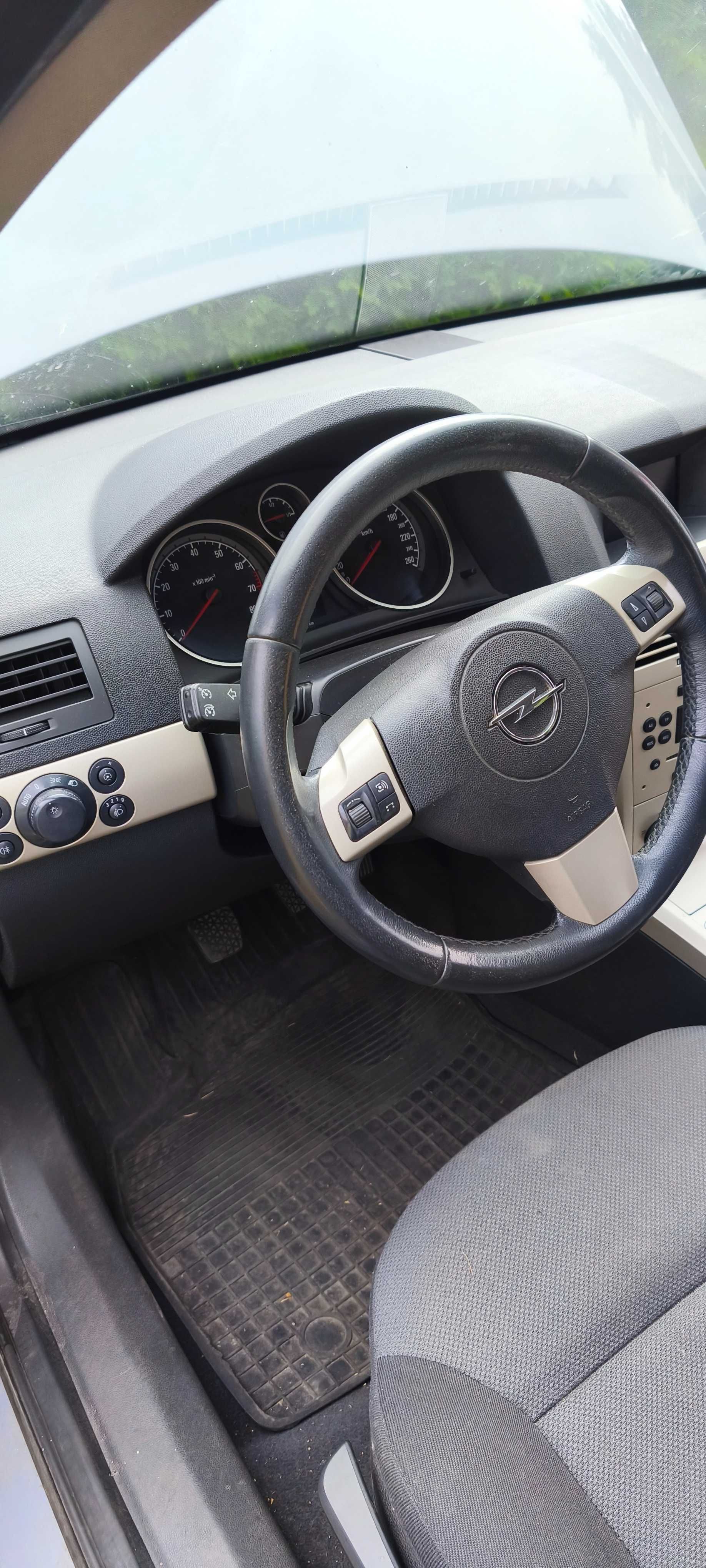 Opel Astra H 1,4 benzyna