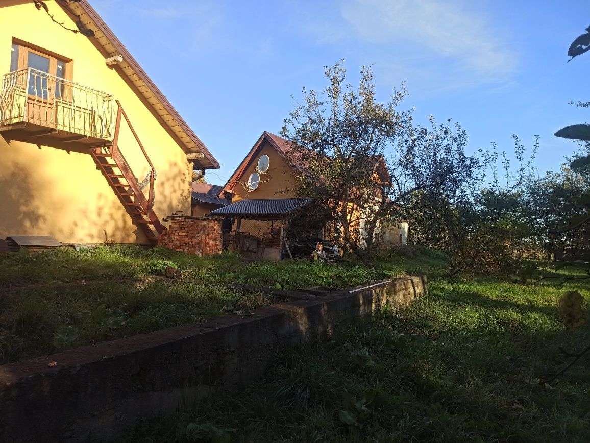 2-поверх. будинок з ремонтом,120 кВ.м.ділянка 68 сот,Назавизів