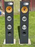 Bowers & Wilkins 683 S1 – Kolumny podłogowe, 3-drożne, mocny dźwięk