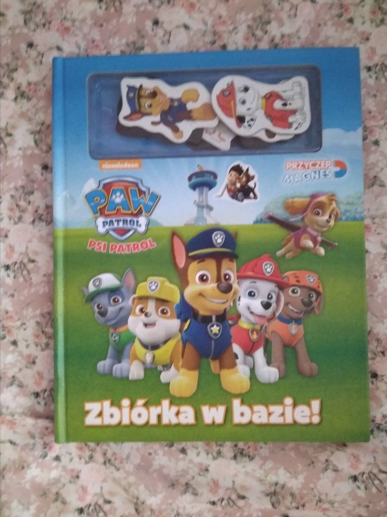 Książka psi patrol z magnesami