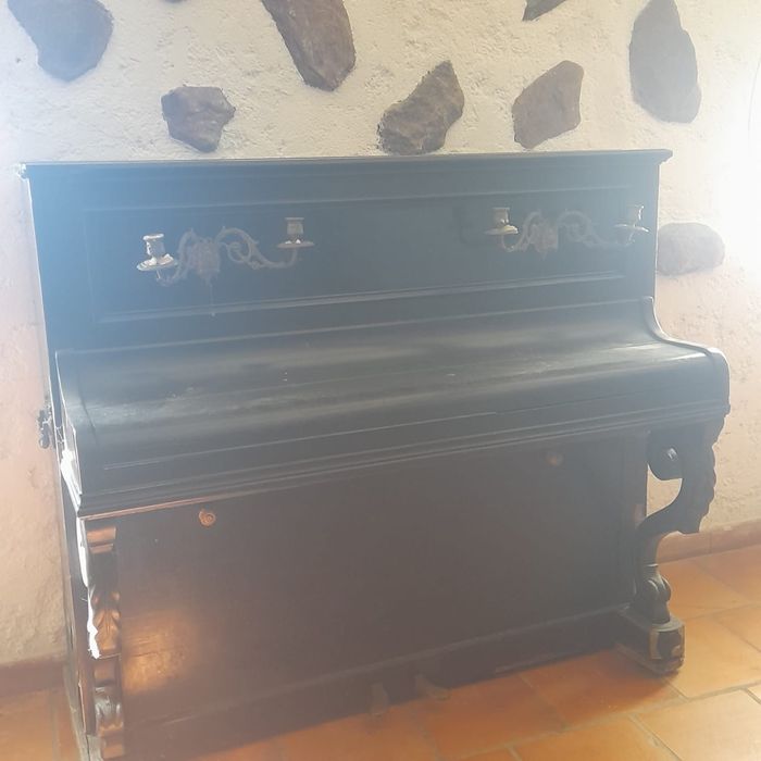 Piano - L. Baron Paris