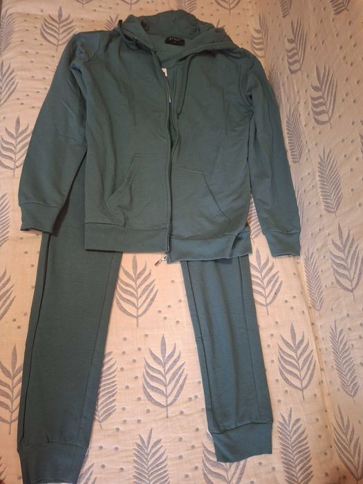 Новий жіночий спортивний костюм р-р М