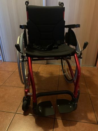 Wózek inwalidzki firmy Vermeiren Sagitta