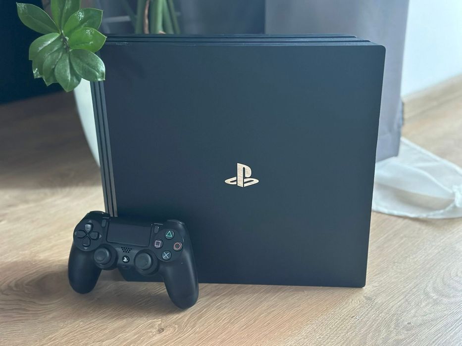 Sony PlayStation 4 Pro 1TB + 2 геймпади DualShock 4