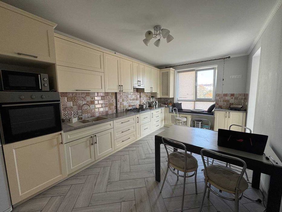 Продаж трьох кімнатної квартири