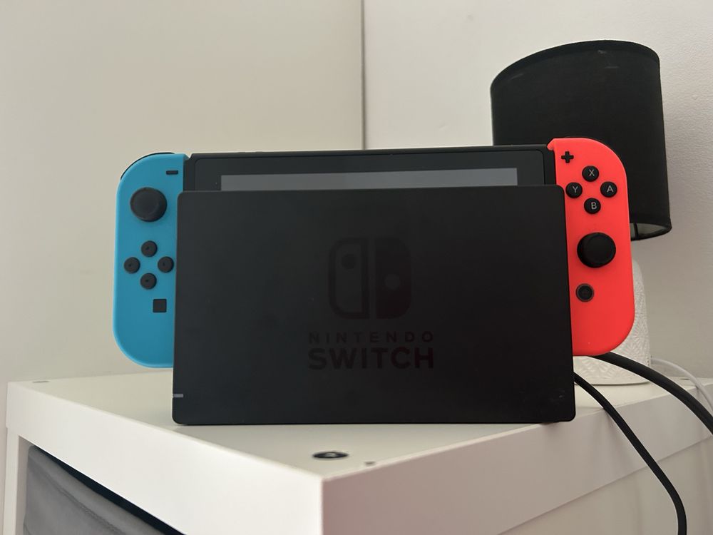 Konsola NINTENDO Switch + Joy-Con Niebiesko-czerwony