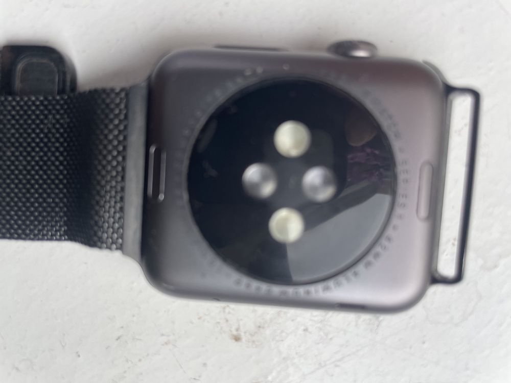 Piękny smartwatch Apple jedynka w bdobrym stanie dawca polecam