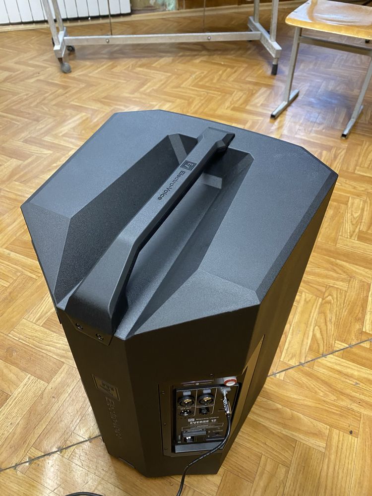 Electro voice EVERSE 8 12 Акумуляторна акустична система
