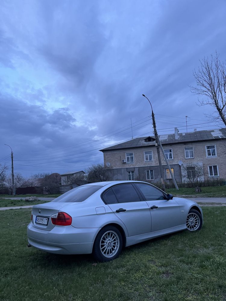 BMW 3 Series E90 2005 года , интересует обмен