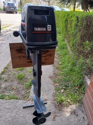 Silnik zaburtowy Yamaha 8 z rozrusznikiem