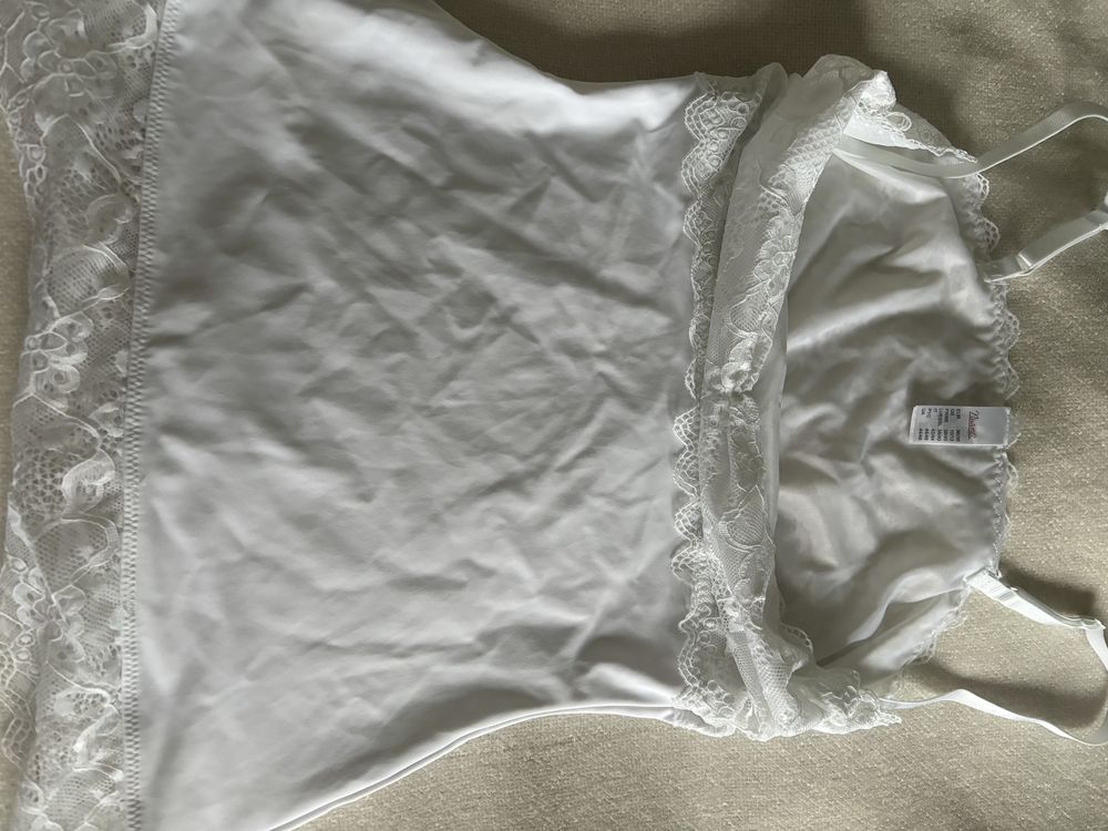 Koszulka biala bieliznizniana na ramiaczkach