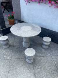 Stół Kamienny z siedziskami