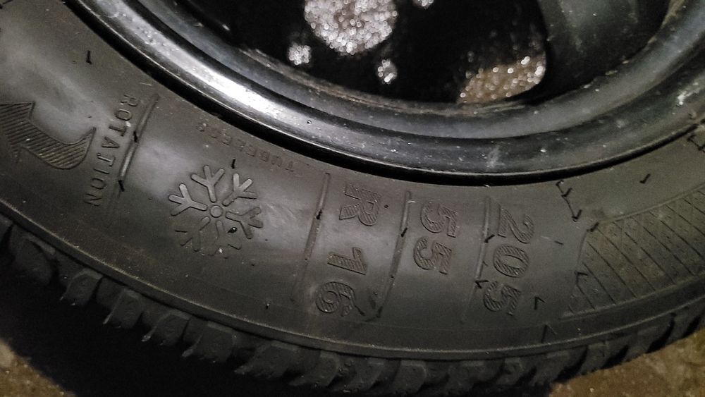 Felgi stalowe strukturalne 16 cali 5x110 Opel Saab z oponami zimowymi