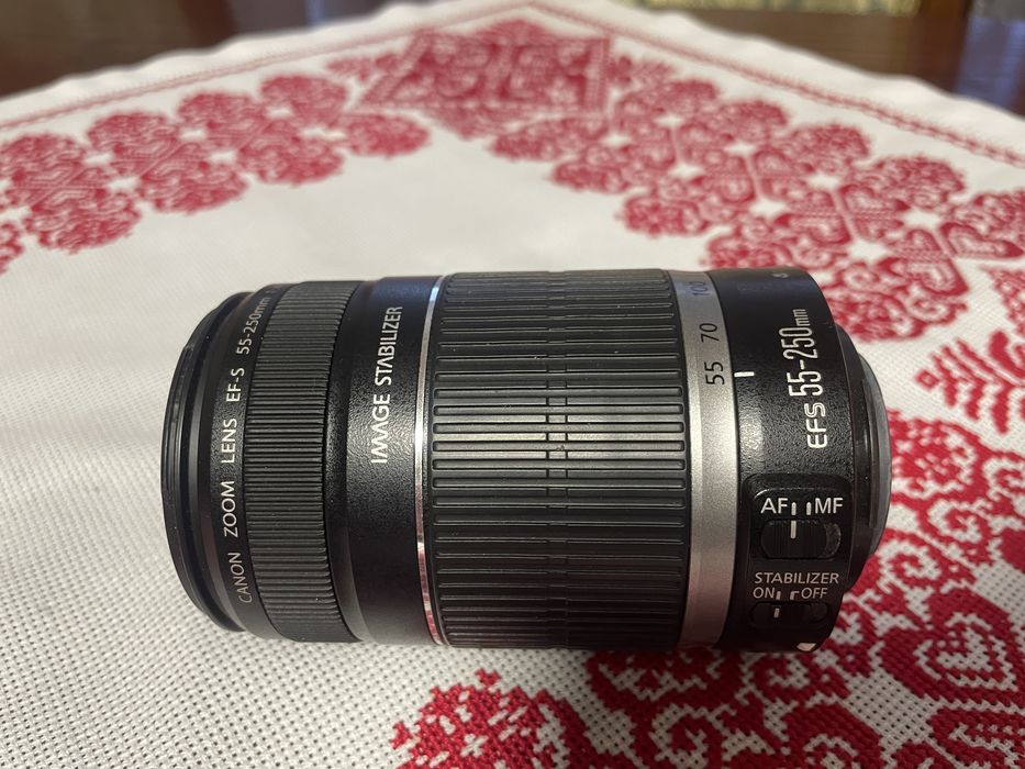 Canon EF-S 55-250 4-5,6 IS зі стабілізатором