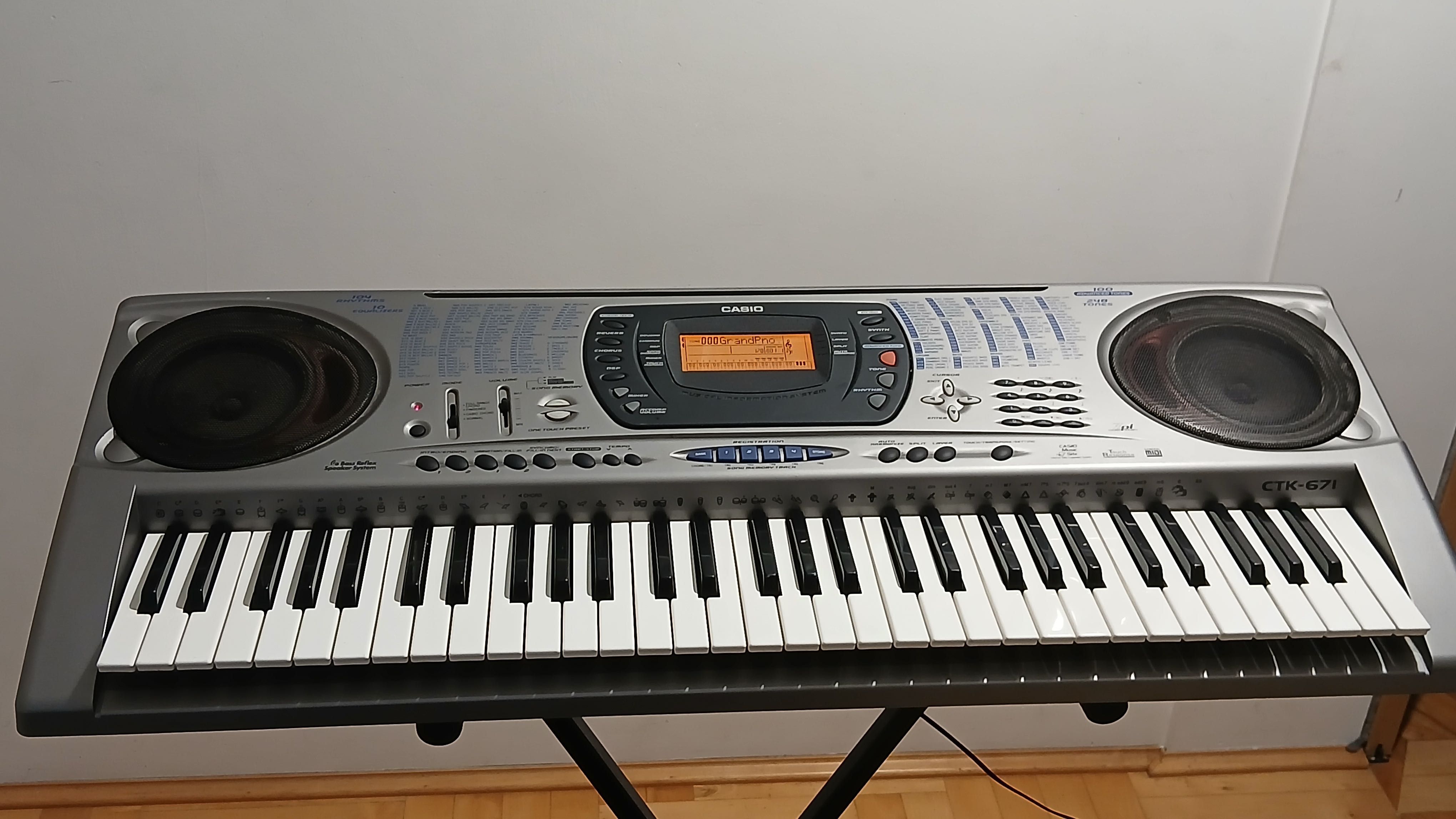 Keyboard Casio, dynamiczna klawiatura, 5 oktaw, pełen zestaw MIDI