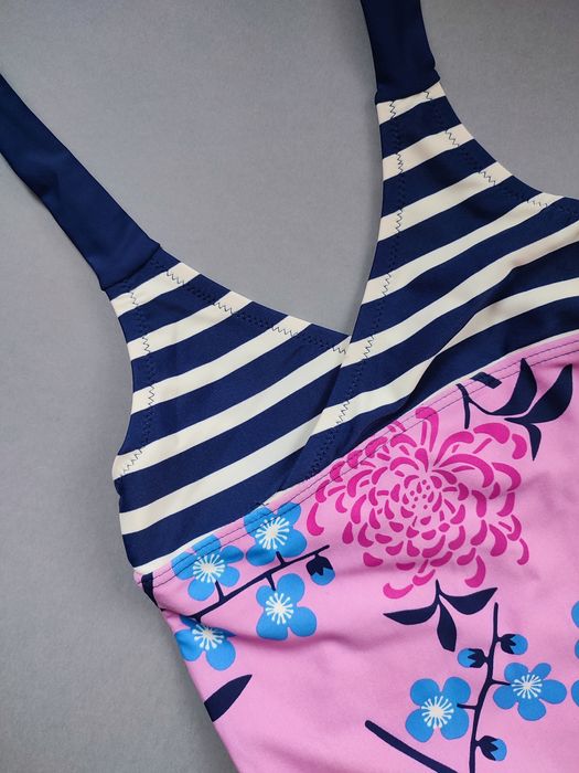 Nowy strój kąpielowy dla dziewczynki